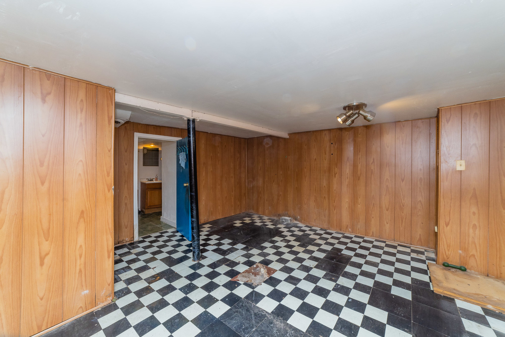 9154 South May Street Chicago, IL 60620 - Photo 35 of 40 a bedroom with a bed and a cabinet