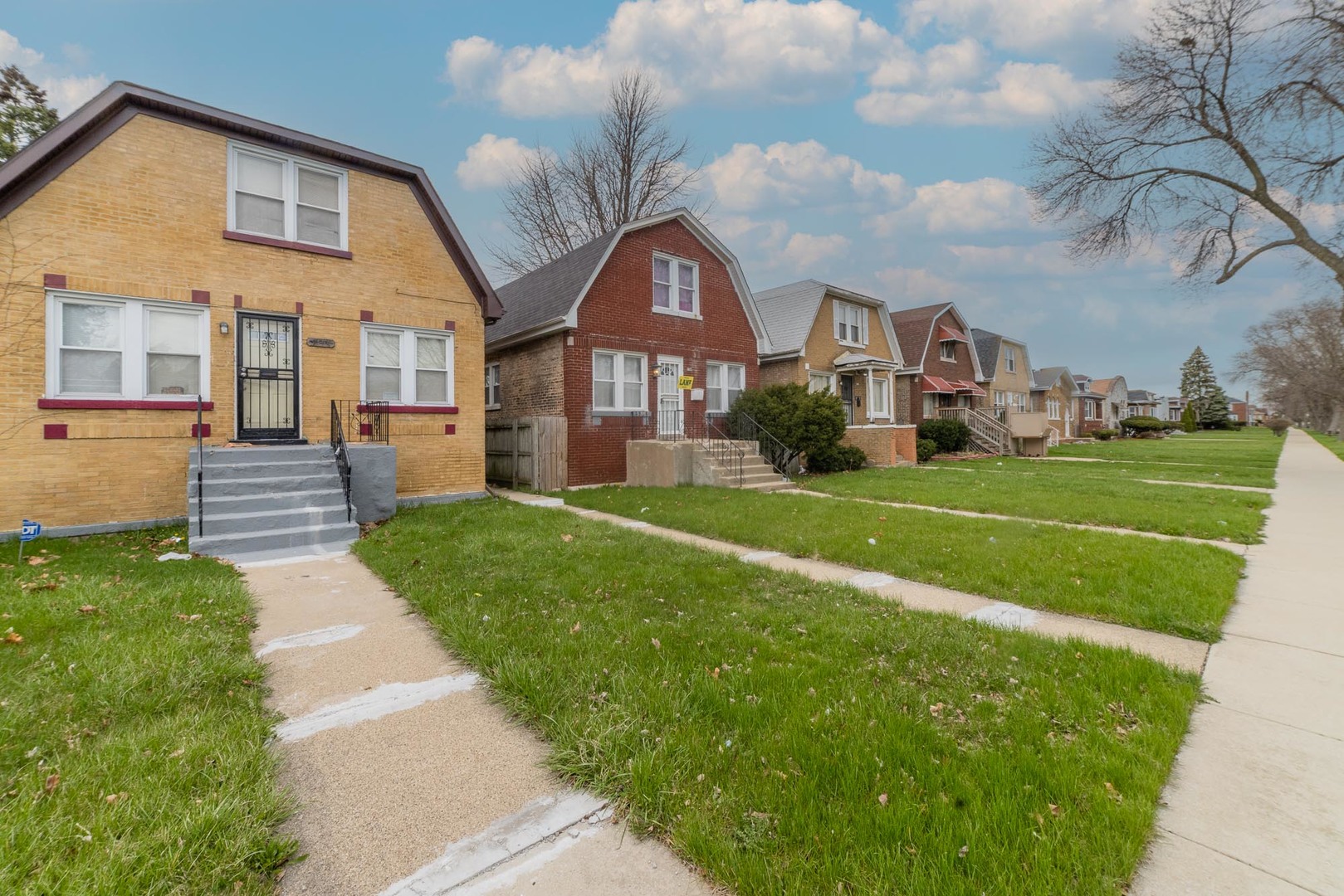 9154 South May Street Chicago, IL 60620 - Photo 40 of 40 a front view of house with yard and green space