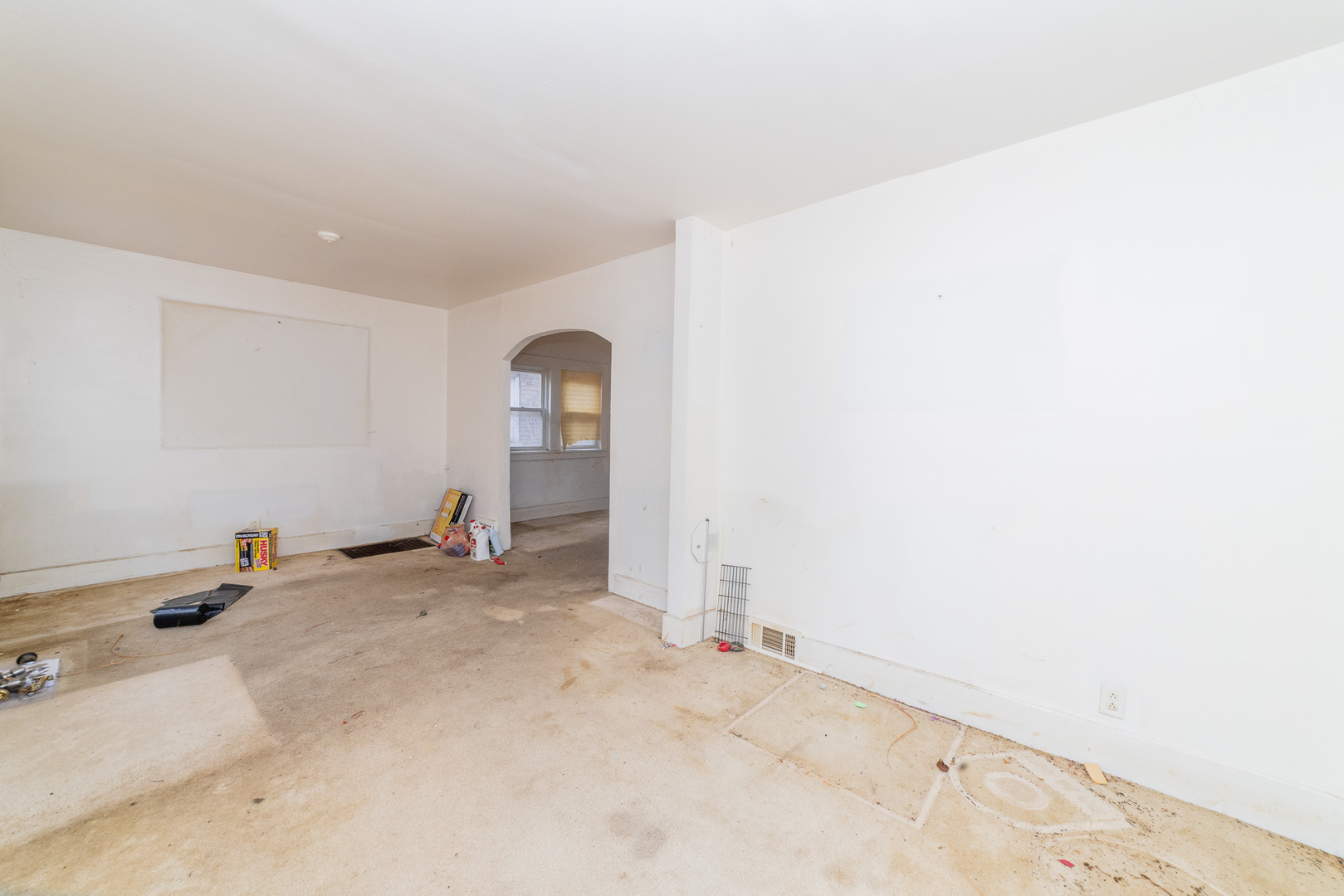 9154 South May Street Chicago, IL 60620 - Photo 10 of 40 an empty room with windows