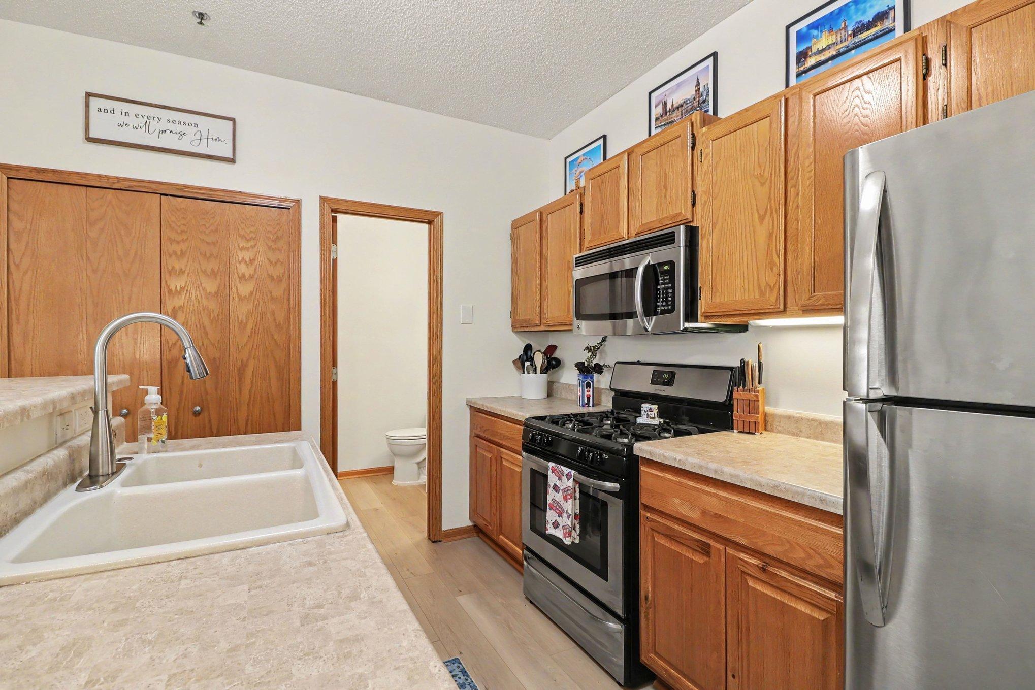 8443 Cortland Road Eden Prairie, MN 55344 - Photo 10 of 25