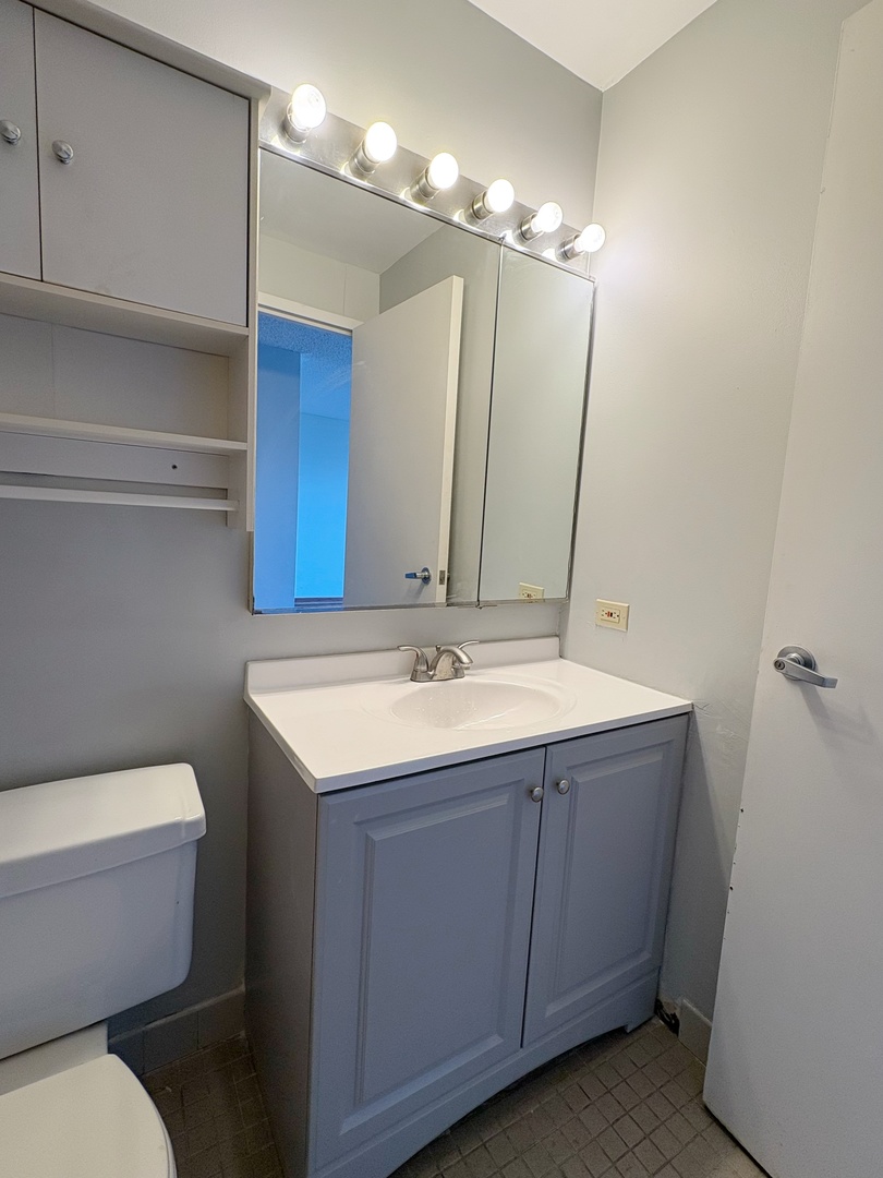 1122 North Clark Street, Unit 1702 Chicago, IL 60610 - Photo 11 of 18