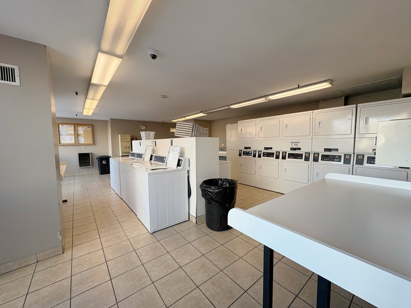 1122 North Clark Street, Unit 1702 Chicago, IL 60610 - Photo 15 of 18