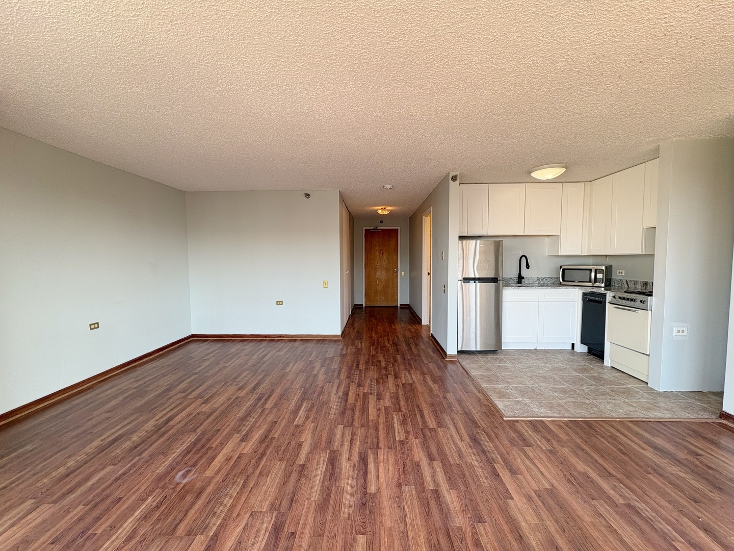 1122 North Clark Street, Unit 1702 Chicago, IL 60610 - Photo 4 of 18