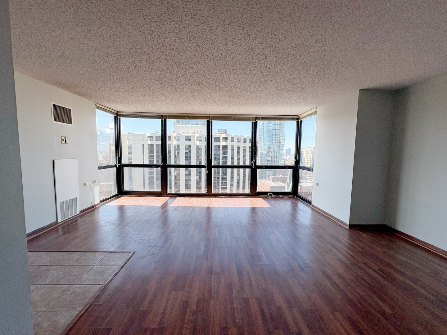 1122 North Clark Street, Unit 1702 Chicago, IL 60610 - Photo 8 of 18