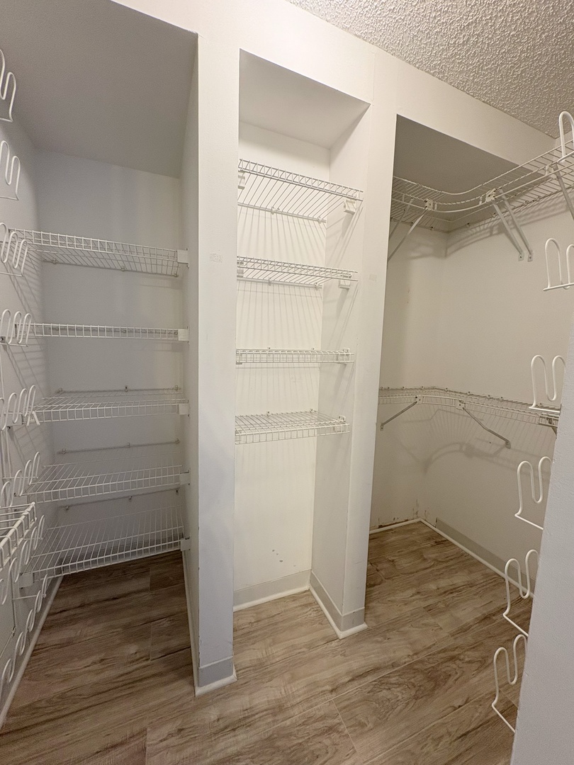 1122 North Clark Street, Unit 1702 Chicago, IL 60610 - Photo 10 of 18