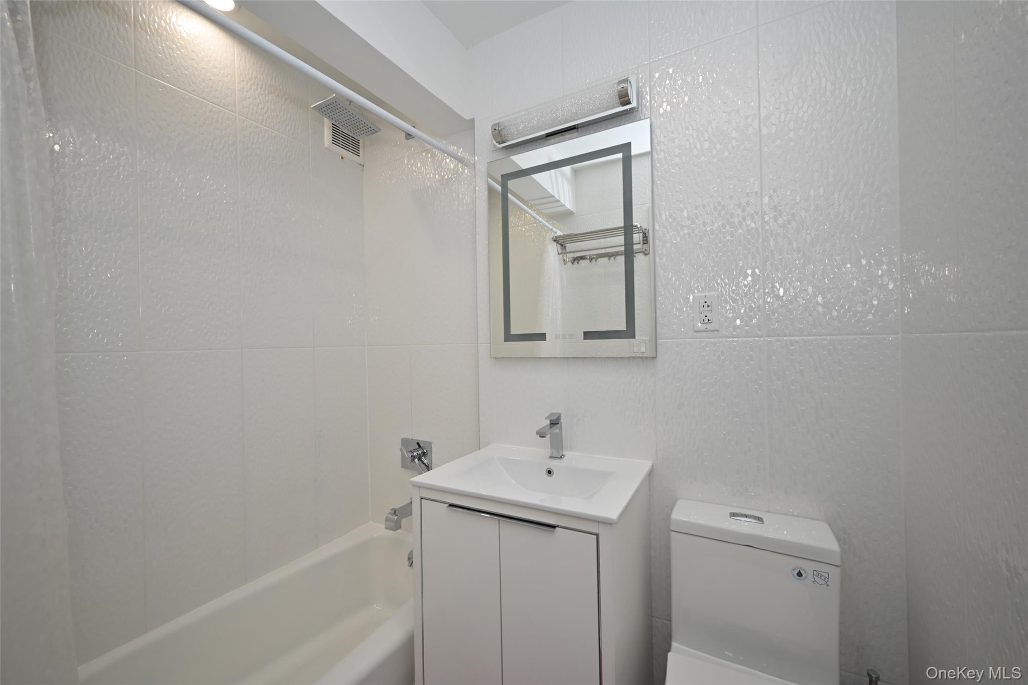 100-25 Queens Boulevard, Unit 7M Queens, NY 11375 - Photo 13 of 16 a bathroom with a sink toilet and tub