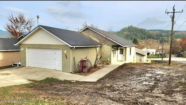 $387,900 | 340 South 3rd Street, St. Maries, ID 83861