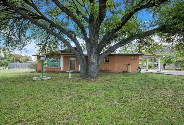 $299,900 | 611 North Avenue Q, Clifton, TX 76634