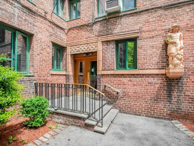 $210,000 | 1503 Metropolitan Avenue, Unit 4F | Parkchester