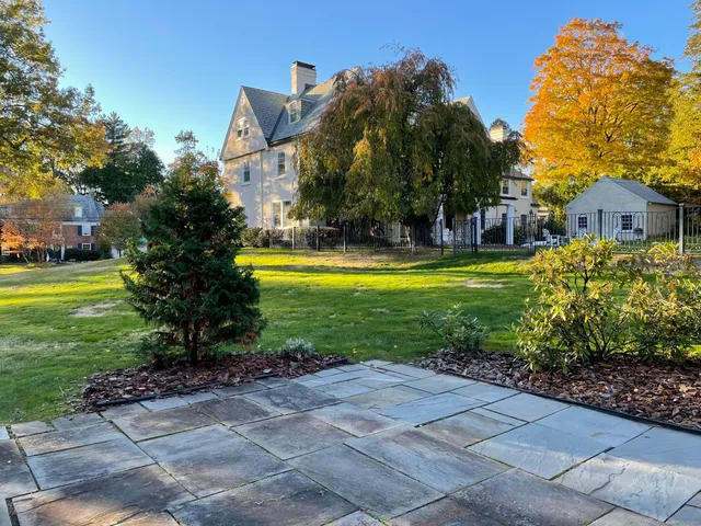 $2,400 | 4 Sycamore Lane, West Hartford, CT 06117