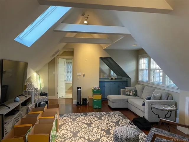 $2,400 | 4 Sycamore Lane, West Hartford, CT 06117