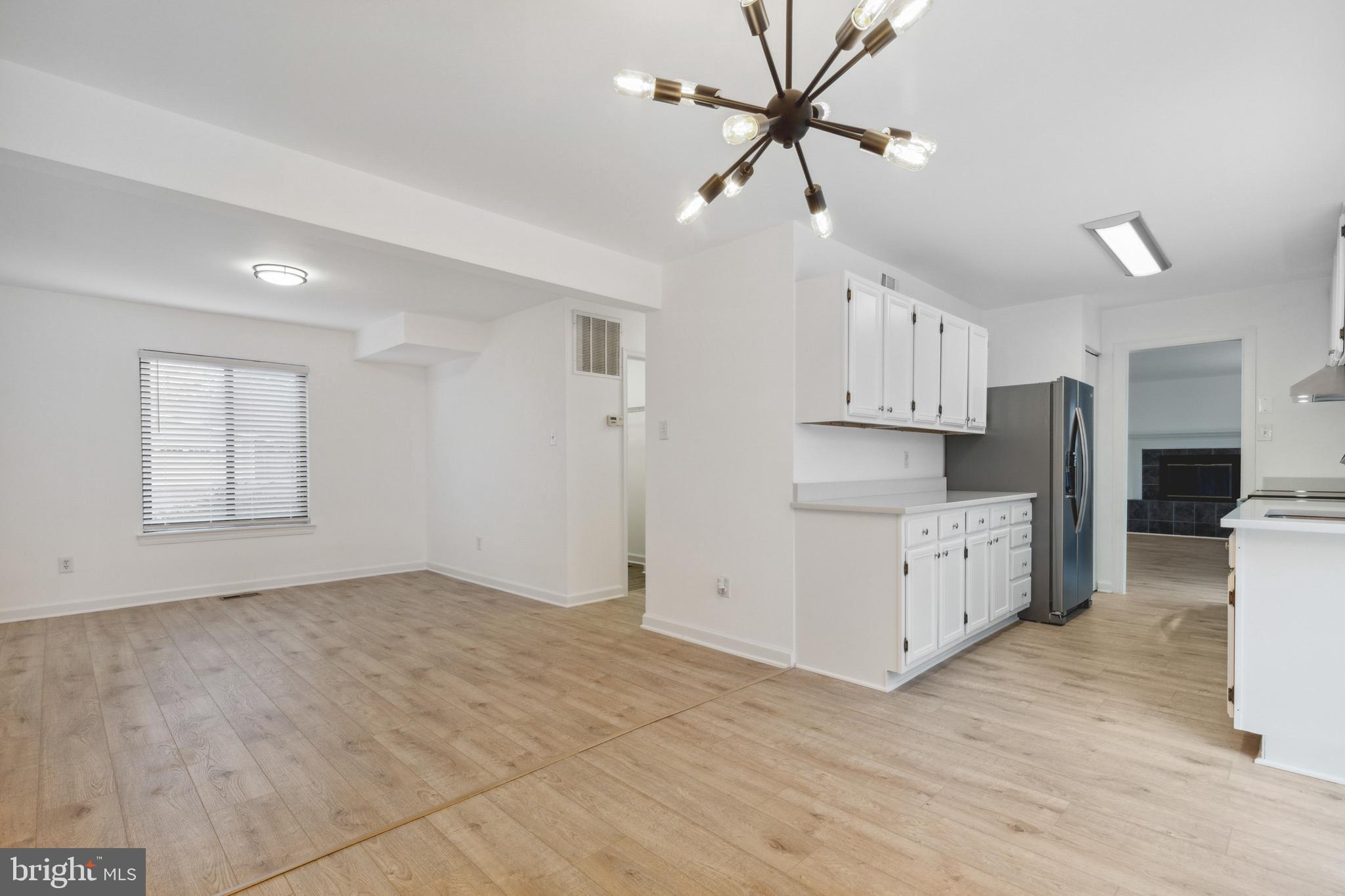 1008 Trinity Gate Street Herndon, VA 20170 - Photo 12 of 36 Breakfast Area Off Kitchen