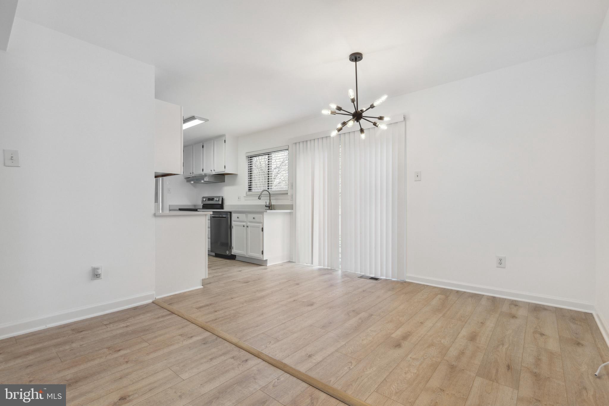 1008 Trinity Gate Street Herndon, VA 20170 - Photo 13 of 36 Updated Lighting
