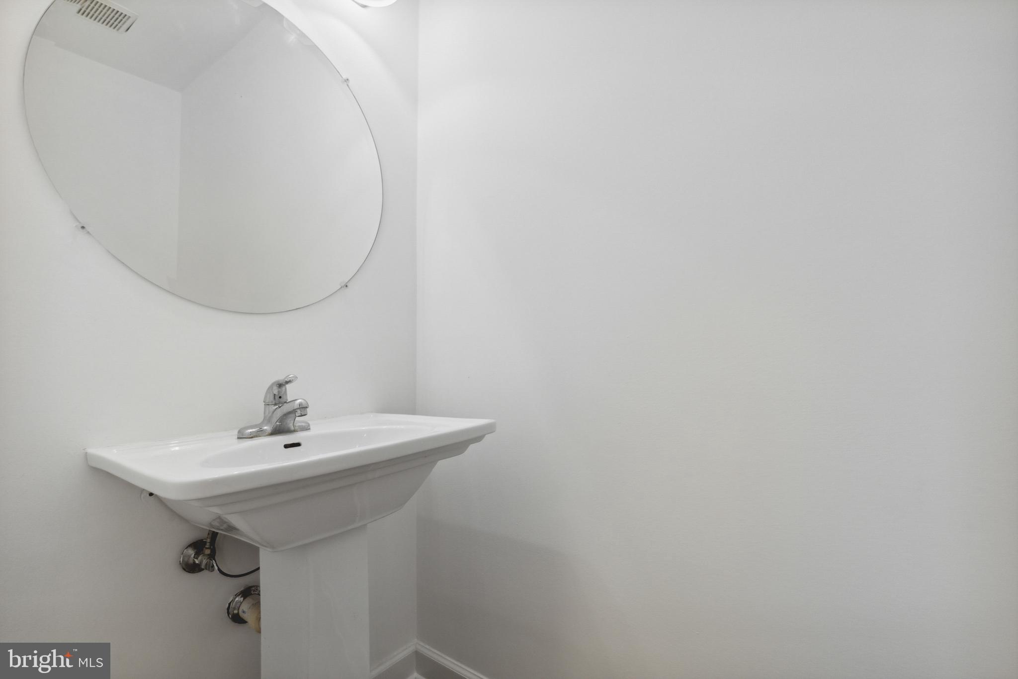 1008 Trinity Gate Street Herndon, VA 20170 - Photo 16 of 36 Powder Room