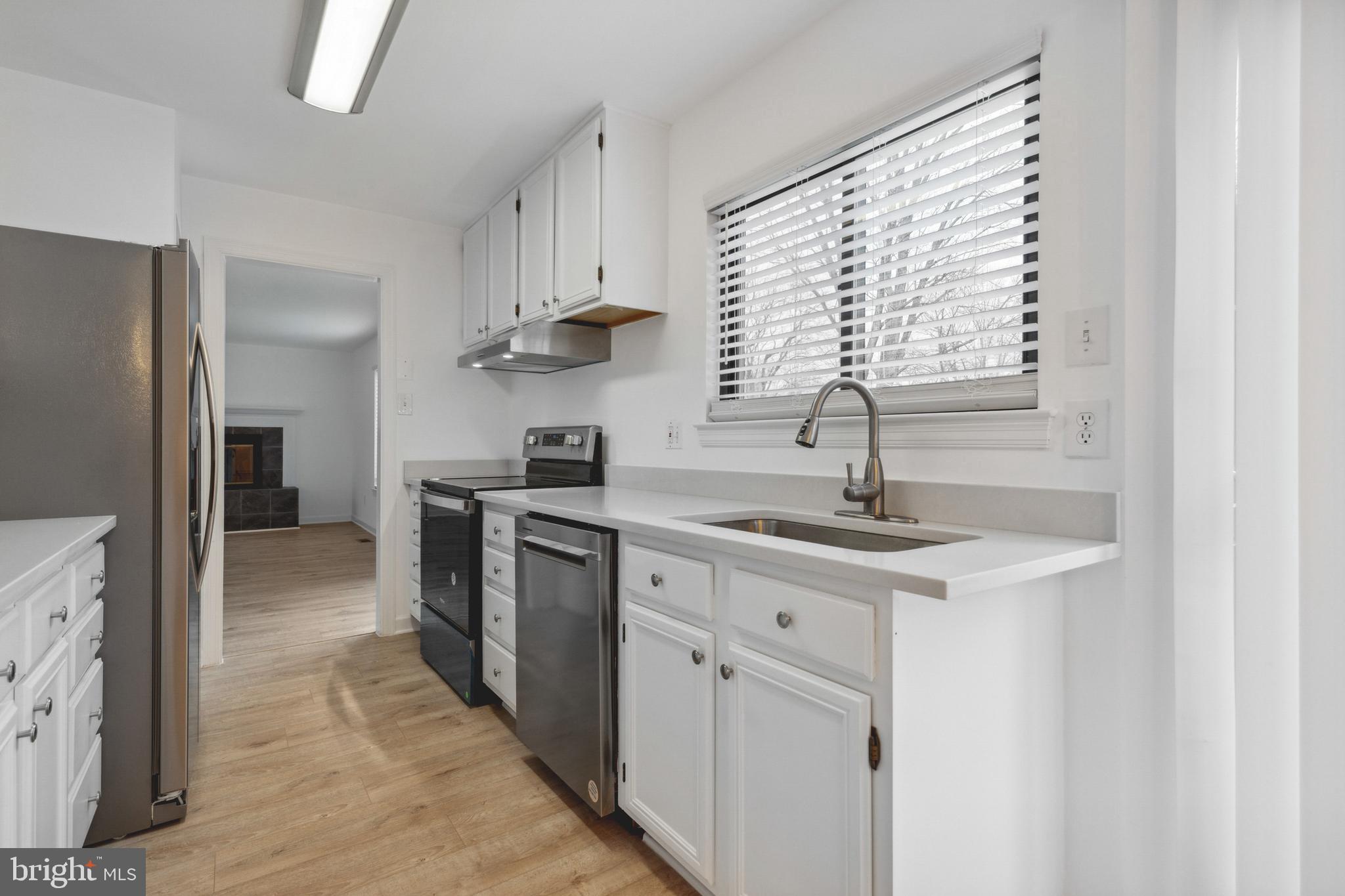 1008 Trinity Gate Street Herndon, VA 20170 - Photo 9 of 36 Stainless Steel Appliances