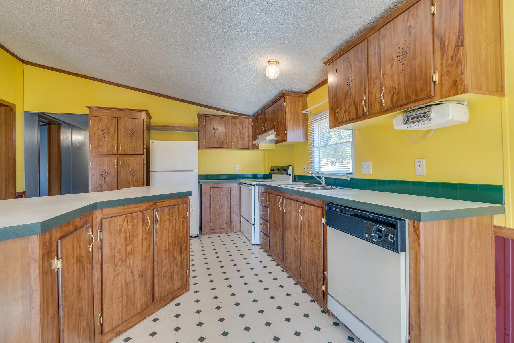 592 South Zions Hill Road Rogersville, TN 37857 - Photo 8 of 31 008