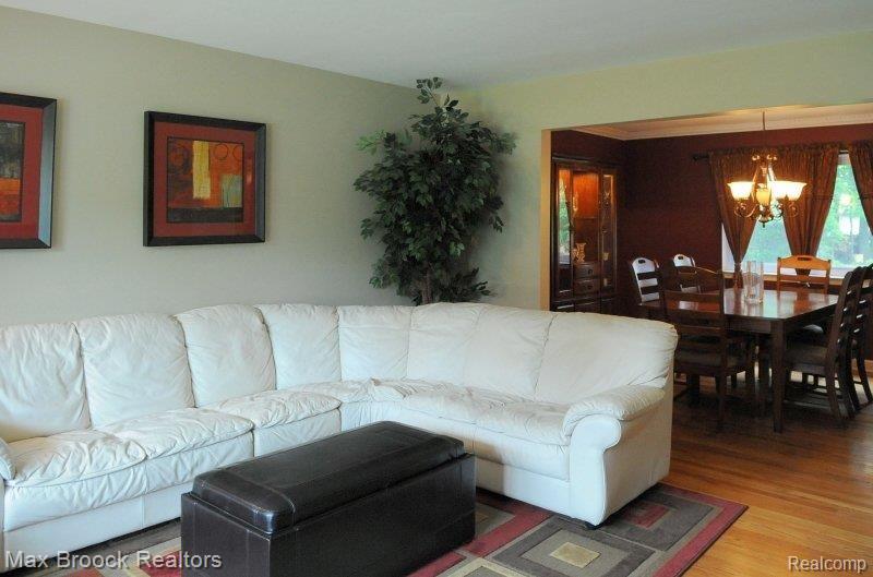2451 Eaton Gate Road Lake Orion, MI 48360 - Photo 12 of 25 033DSC_0808 copy.jpg
