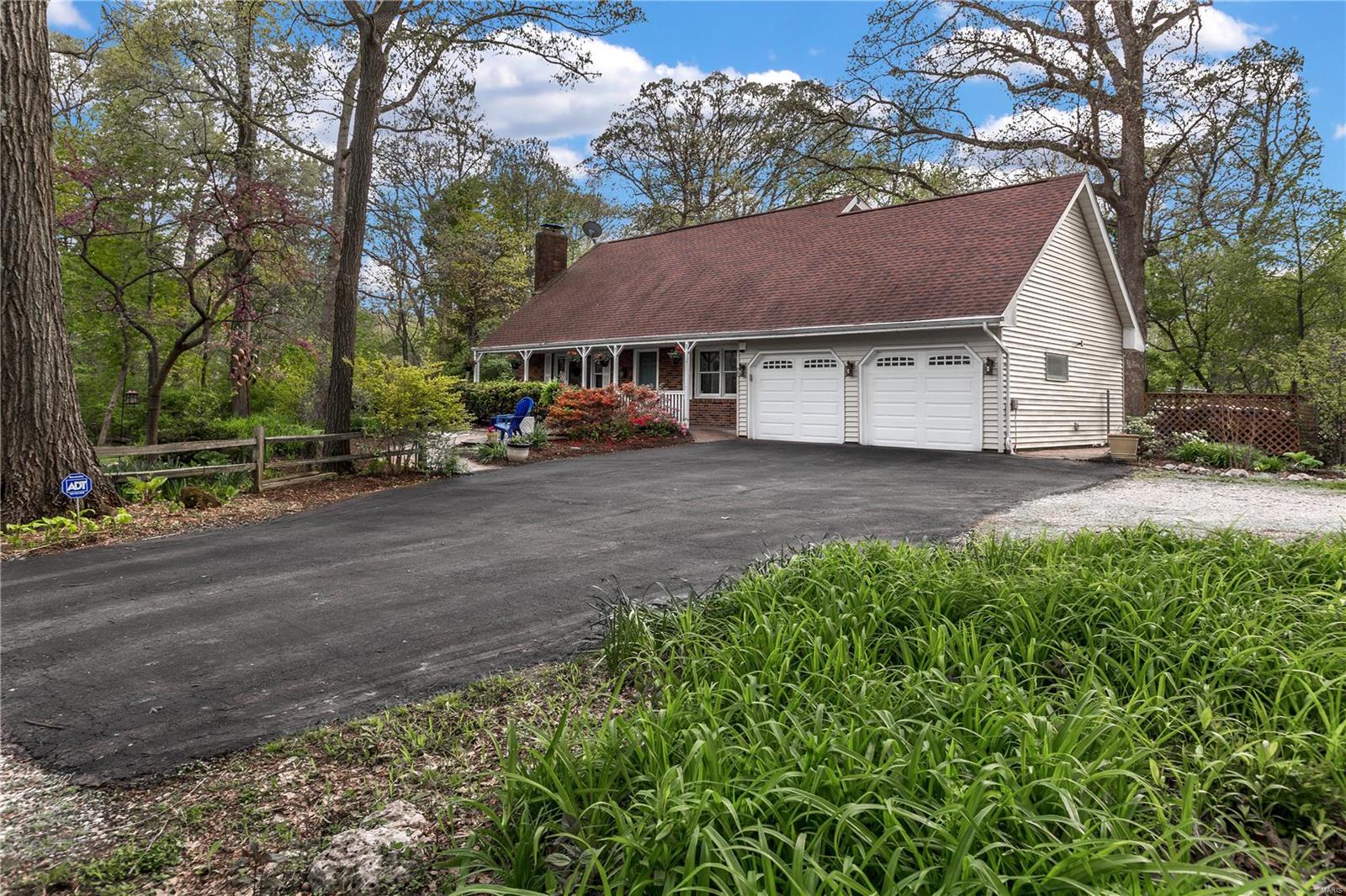 451 Longhi Road Collinsville, IL 62234 - Photo 2 of 57