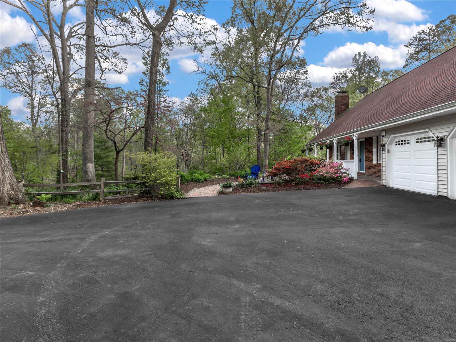 451 Longhi Road Collinsville, IL 62234 - Photo 3 of 57