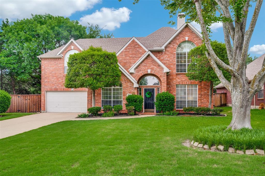Large lot, pretty drive up at the end of the cul de sac, mature trees and landscaping.