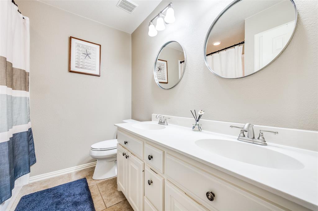 2109 Grayson Road McKinney, TX 75072 - Photo 21 of 31 Full bath adjacent to secondary bedrooms upstairs.