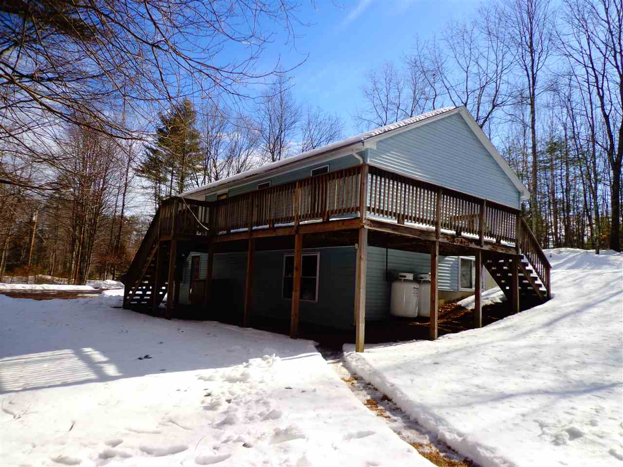 23 Chester Road Raymond, NH 03077 - Photo 2 of 5