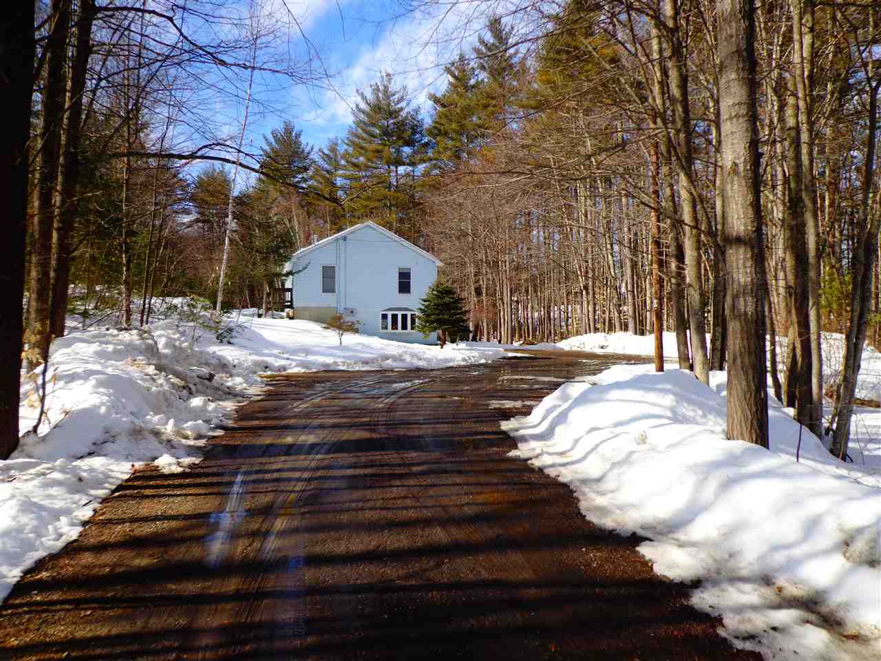 23 Chester Road Raymond, NH 03077 - Photo 4 of 5