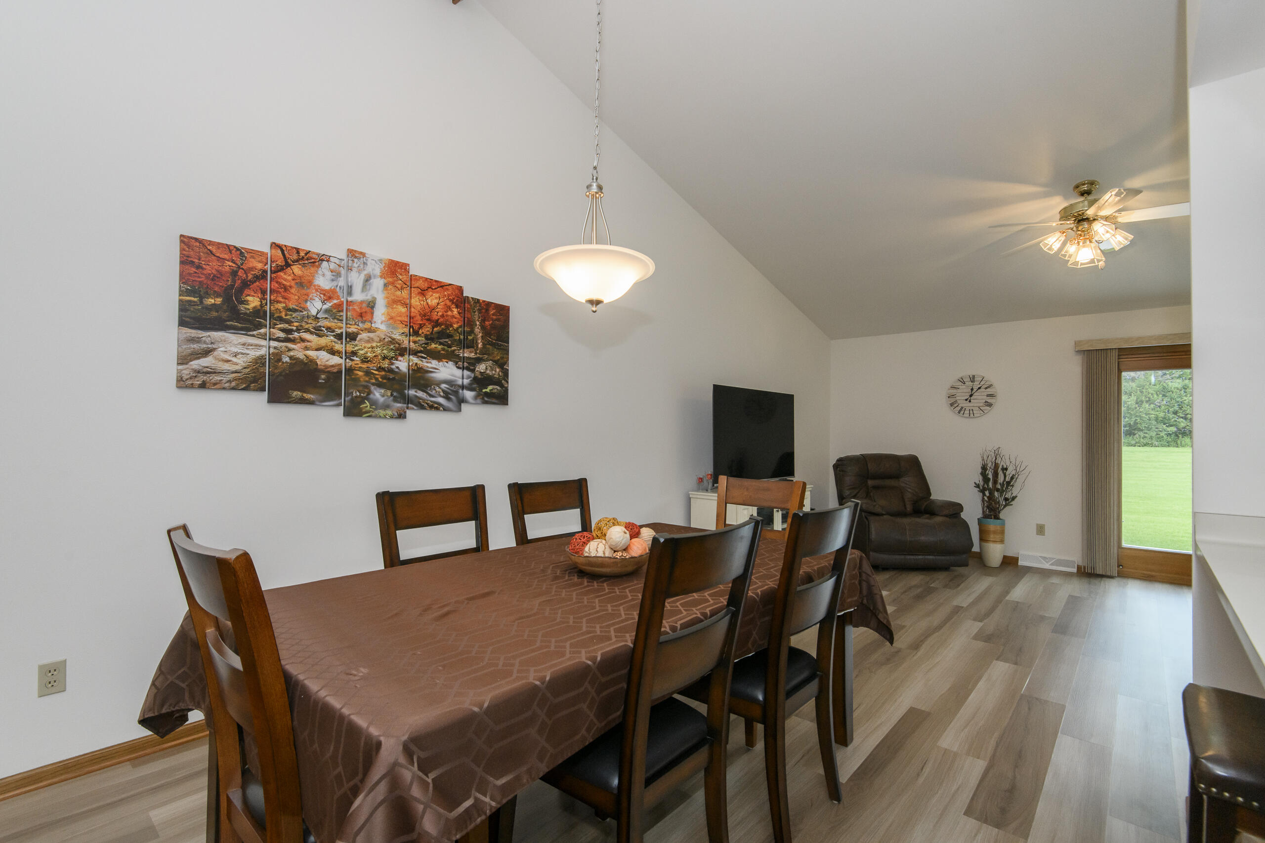 W178N9858 Riversbend Circle East, Unit D95 Germantown, WI 53022 - Photo 8 of 27 Dining Area
