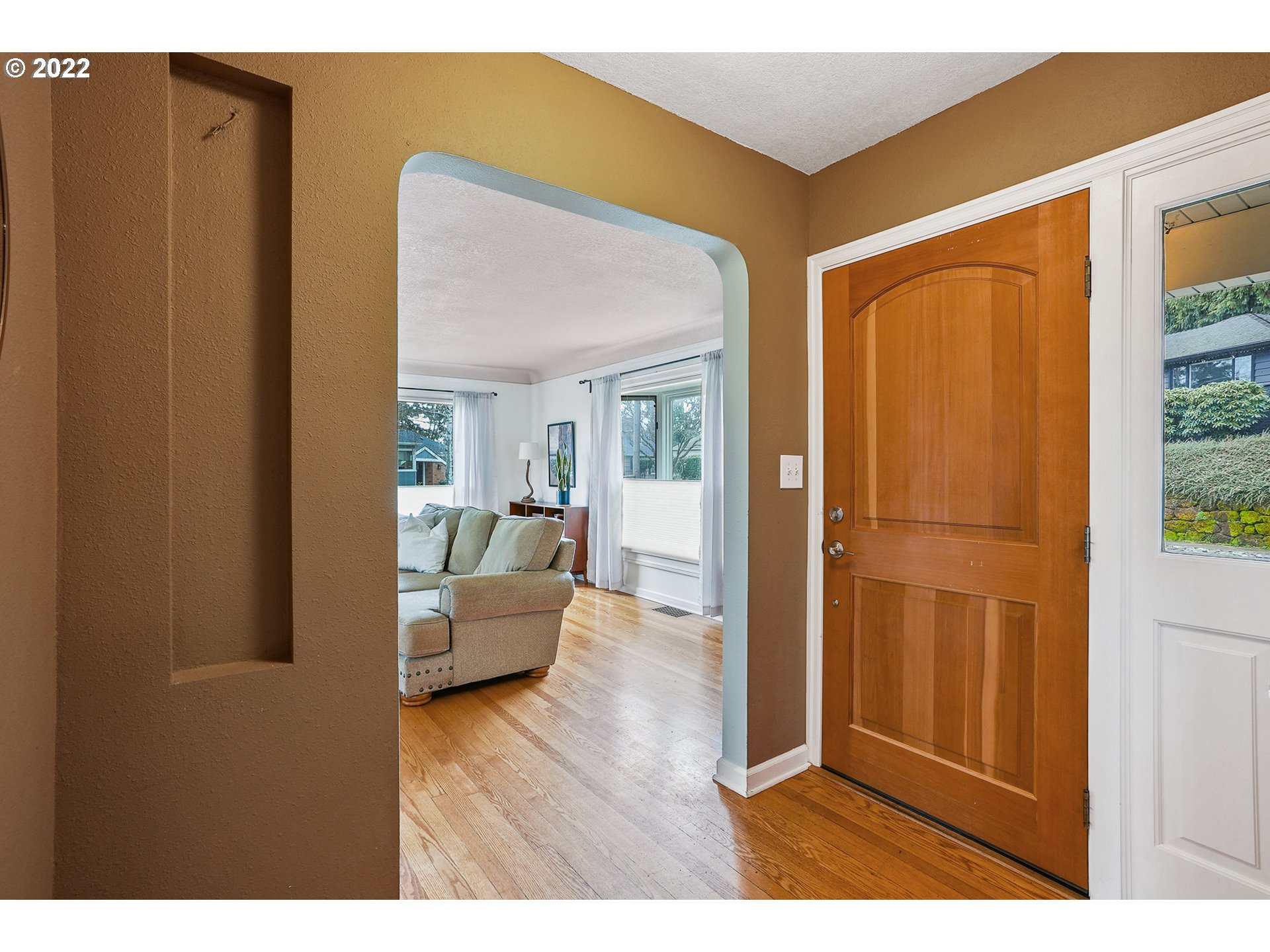 605 Southwest Moss Street Portland, OR 97219 - Photo 3 of 32 Gallery Image 3