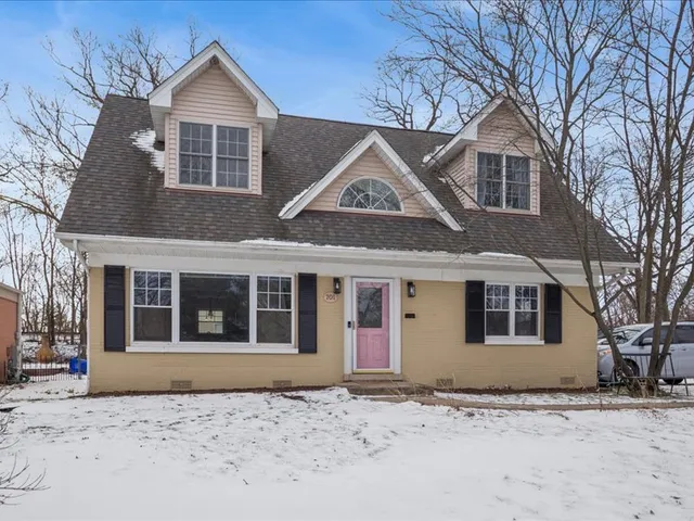 $649,900 | 701 Willis Street, Glen Ellyn, IL 60137