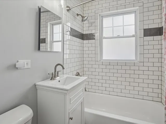 $649,900 | 701 Willis Street, Glen Ellyn, IL 60137