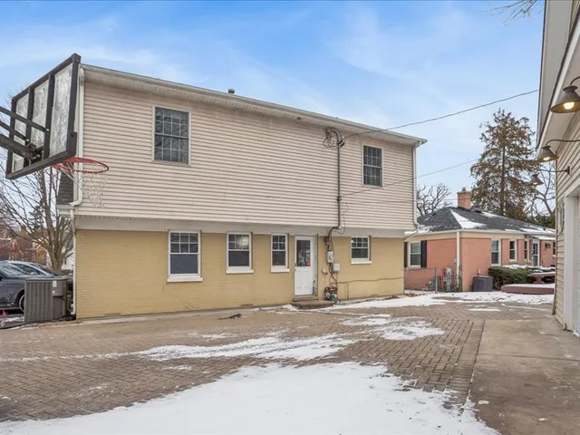 $649,900 | 701 Willis Street, Glen Ellyn, IL 60137