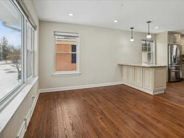 $649,900 | 701 Willis Street, Glen Ellyn, IL 60137