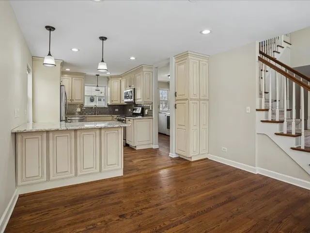 $649,900 | 701 Willis Street, Glen Ellyn, IL 60137