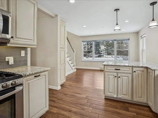 $649,900 | 701 Willis Street, Glen Ellyn, IL 60137