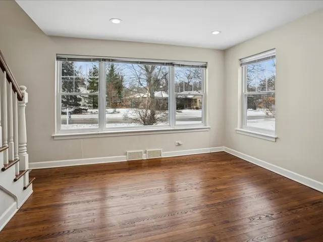 $649,900 | 701 Willis Street, Glen Ellyn, IL 60137