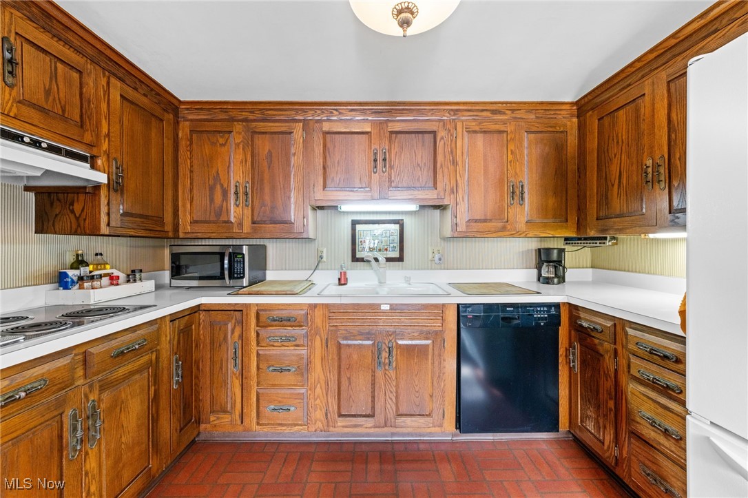 123 South Chillicothe Road Aurora, OH 44202 - Photo 11 of 46 Kitchen with all appliances and wood cabinets