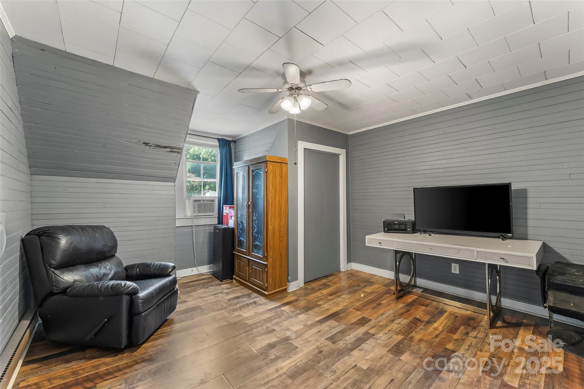 205 Abington Road Northwest Lenoir, NC 28645 - Photo 15 of 19 a livingroom with workspace and a window