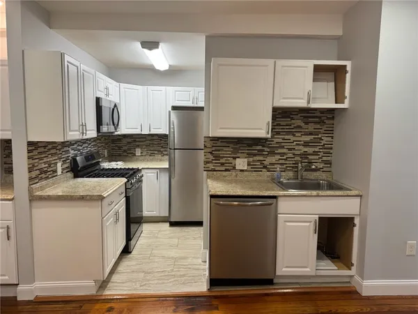 $2,400 | 38 Freebody Street, Unit 206, Newport, RI 02840