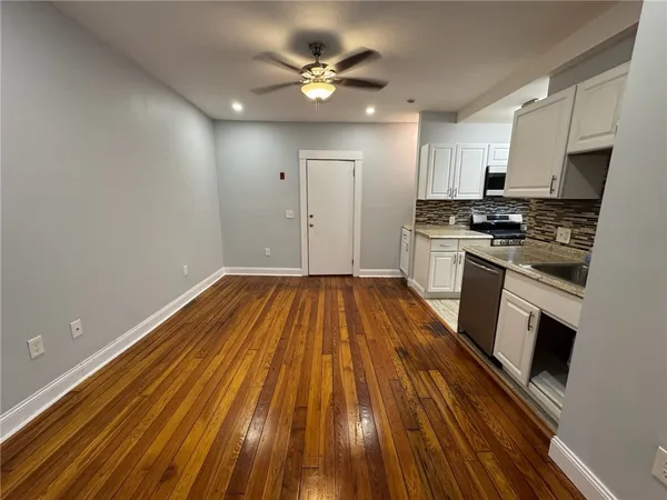 $2,400 | 38 Freebody Street, Unit 206, Newport, RI 02840