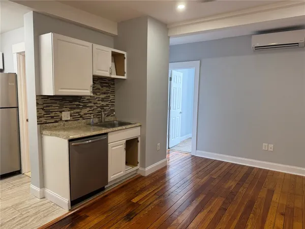 $2,400 | 38 Freebody Street, Unit 206, Newport, RI 02840