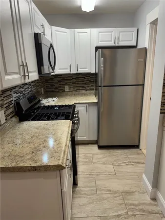 $2,400 | 38 Freebody Street, Unit 206, Newport, RI 02840