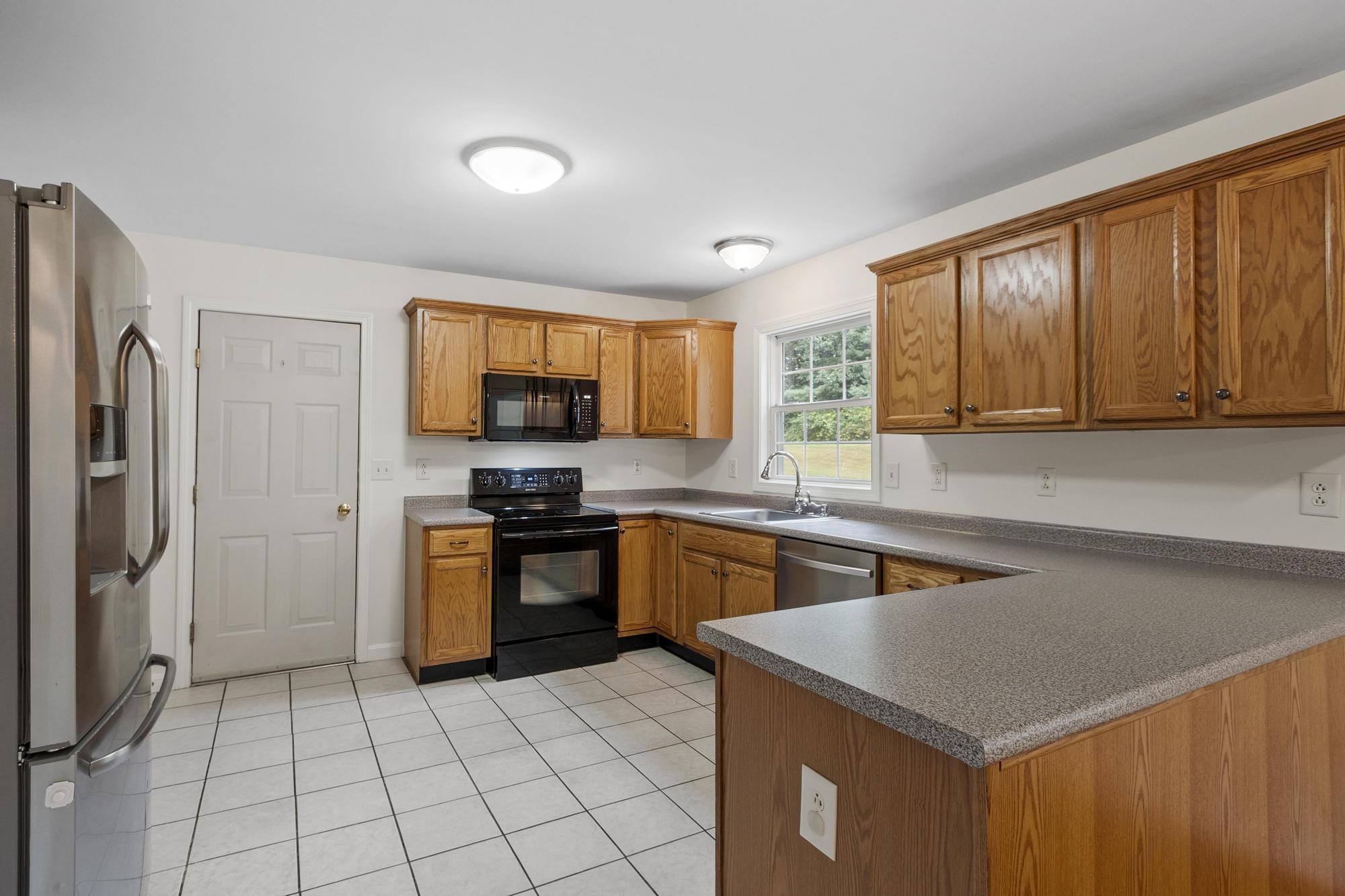 845 Bridge Street Pelham, NH 03076 - Photo 18 of 48 Gallery Image 18