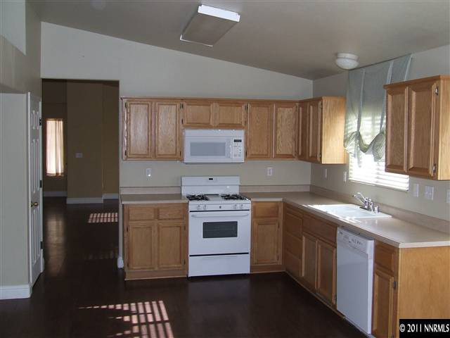 725 Fall Street Fernley, NV 89408 - Photo 3 of 6 Photo 3