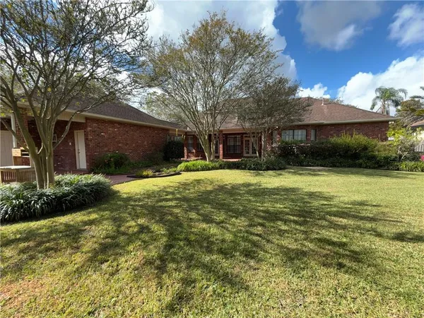 $715,000 | 150 Primrose Drive, Belle Chasse, LA 70037