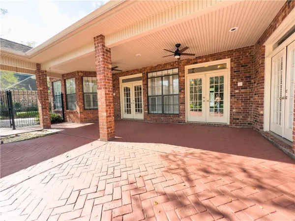 $715,000 | 150 Primrose Drive, Belle Chasse, LA 70037