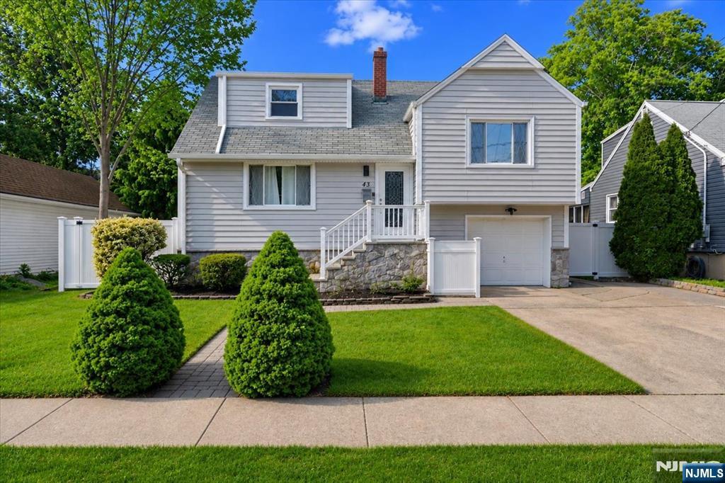 43 Berwyn Place Bergenfield, NJ 07621 - Photo 1 of 31