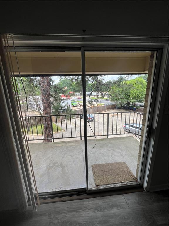 7000 Creswell Road, Unit 223 Shreveport, LA 71106 - Photo 7 of 16 View of doorway to balcony