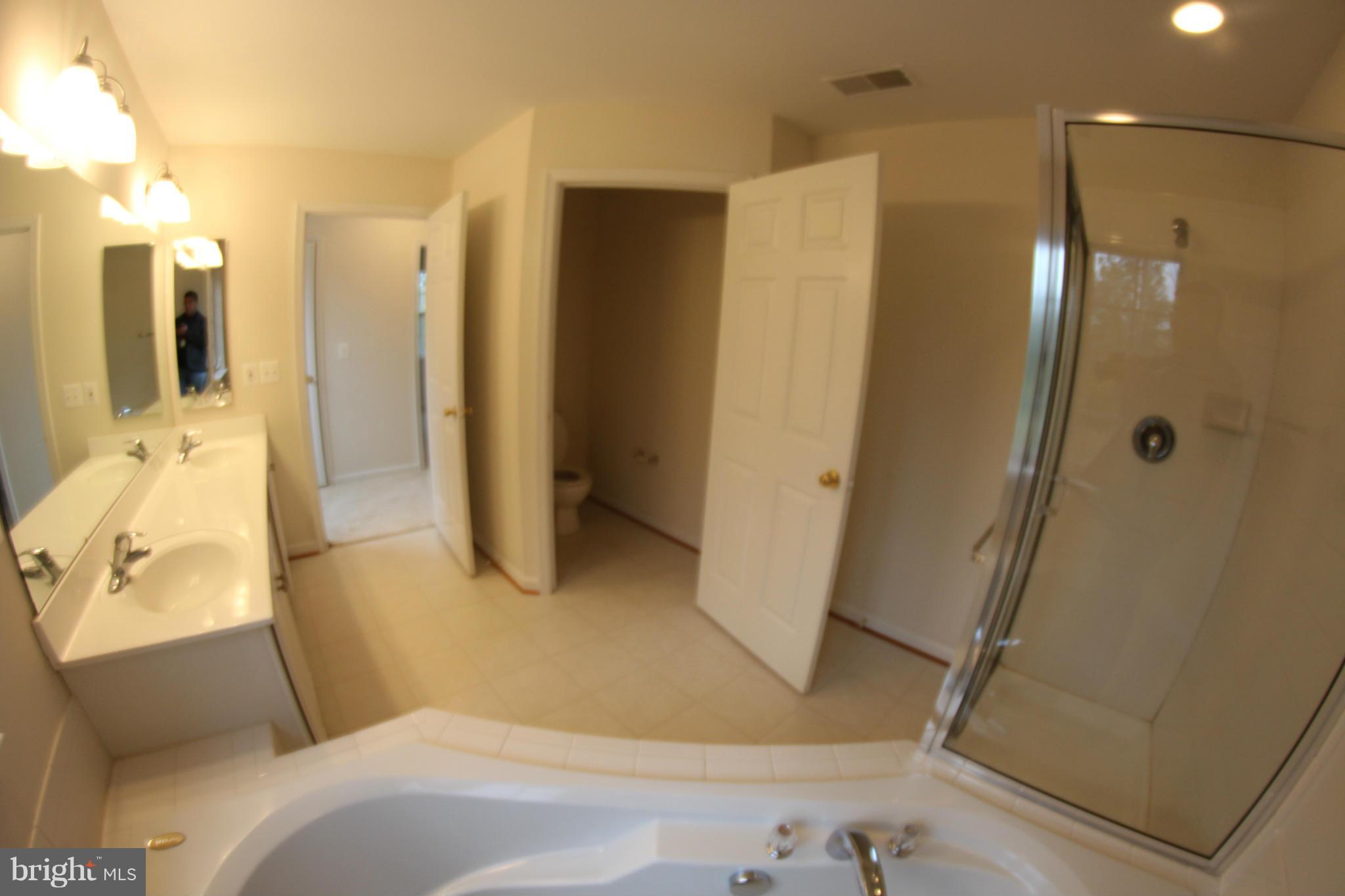7213 Simmons Ridge Court Manassas, VA 20112 - Photo 23 of 30 Bath (Master)