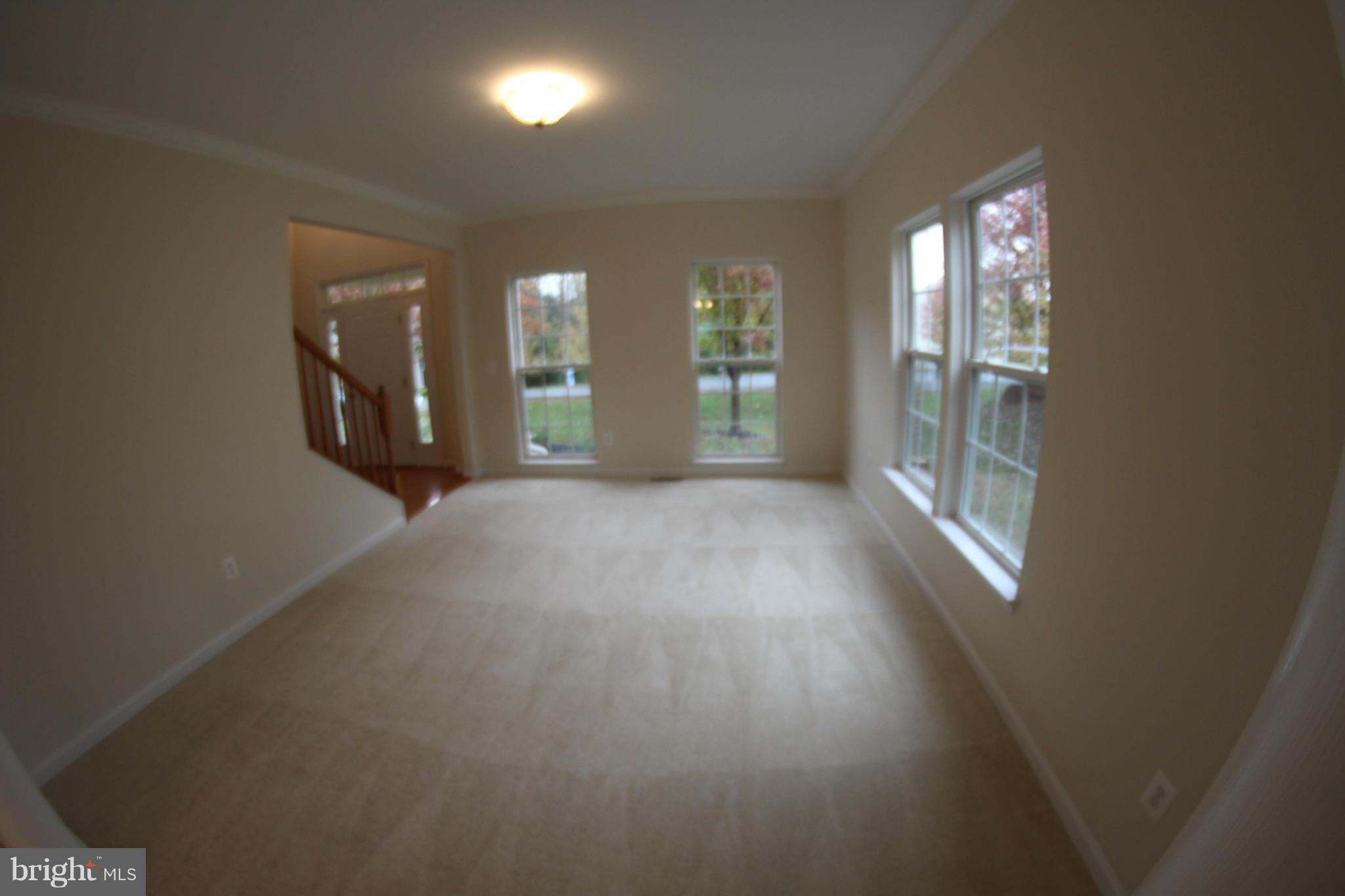 7213 Simmons Ridge Court Manassas, VA 20112 - Photo 9 of 30 Living Room
